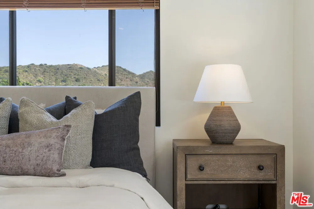 9144 Del Arroyo Drive Sun Valley, CA 91352