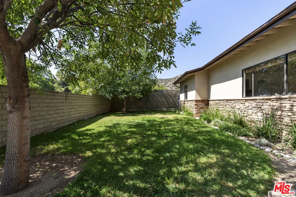 9144 Del Arroyo Drive Sun Valley, CA 91352