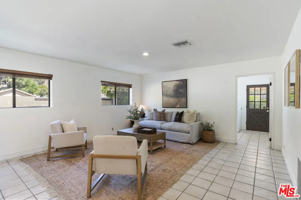 9144 Del Arroyo Drive Sun Valley, CA 91352
