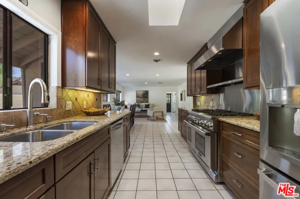 9144 Del Arroyo Drive Sun Valley, CA 91352