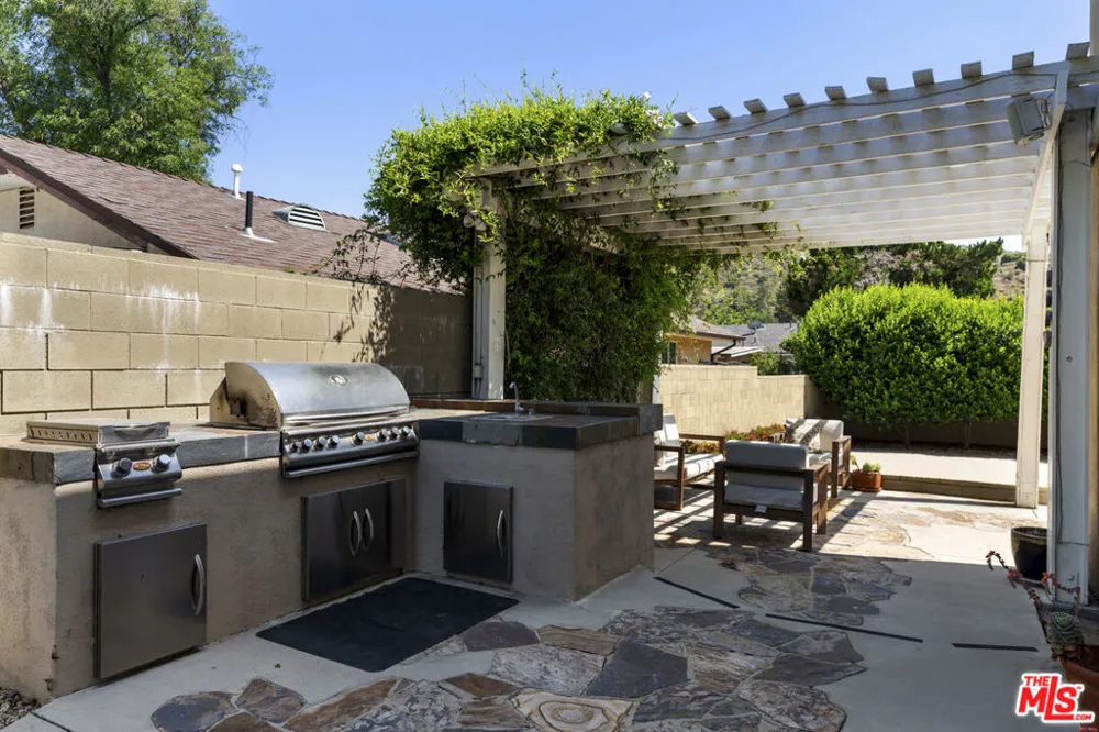 9144 Del Arroyo Drive Sun Valley, CA 91352