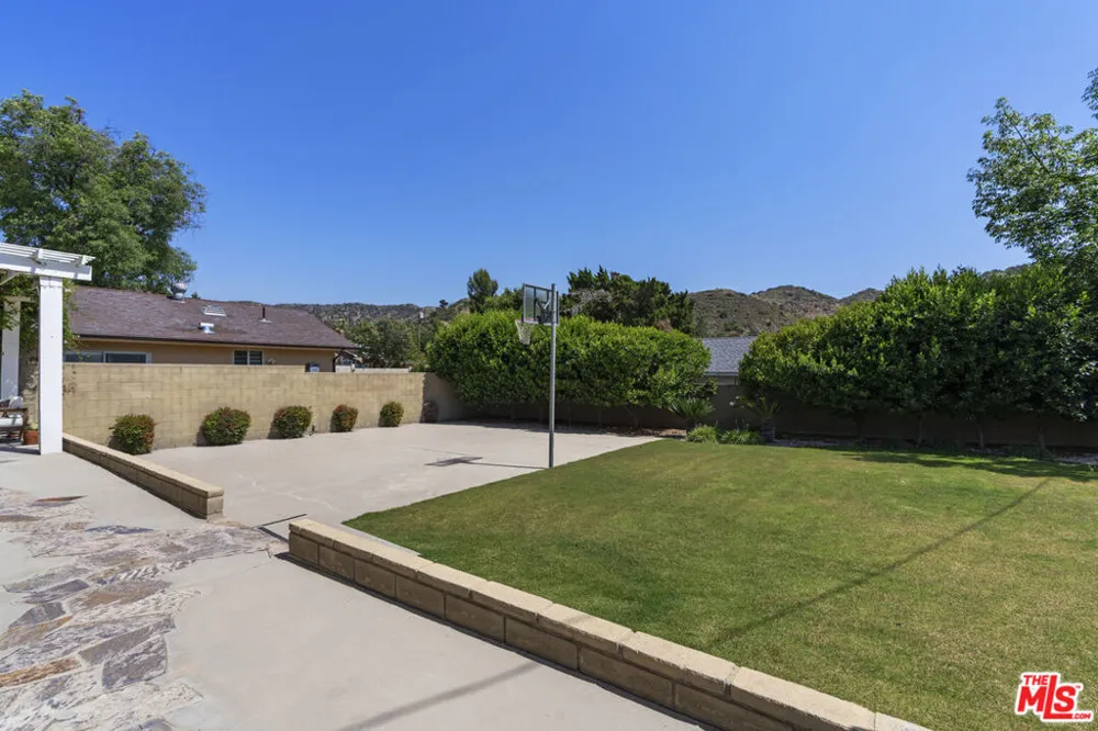 9144 Del Arroyo Drive Sun Valley, CA 91352
