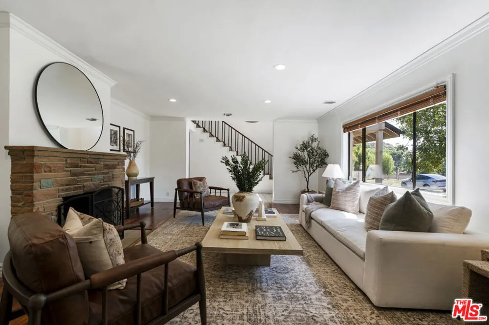 9144 Del Arroyo Drive Sun Valley, CA 91352