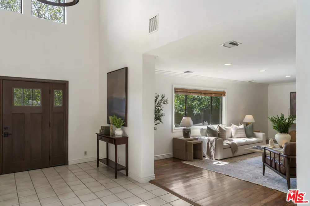 9144 Del Arroyo Drive Sun Valley, CA 91352