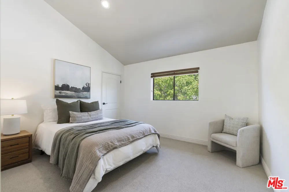 9144 Del Arroyo Drive Sun Valley, CA 91352