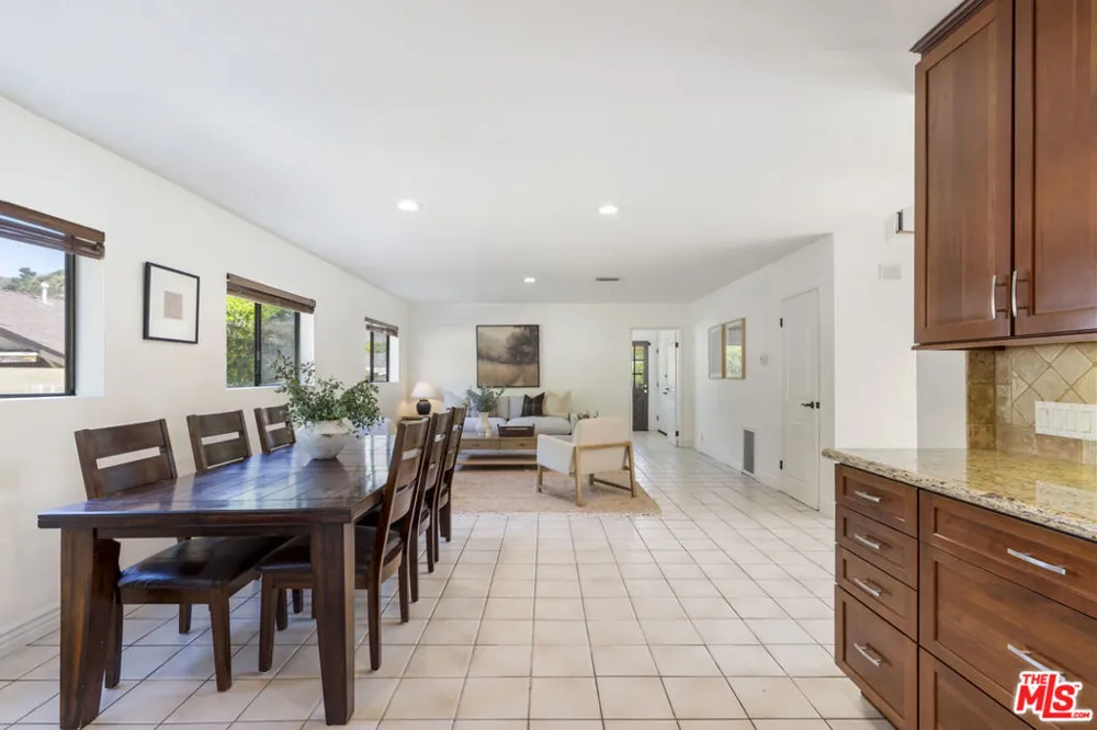 9144 Del Arroyo Drive Sun Valley, CA 91352