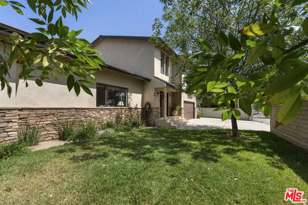 9144 Del Arroyo Drive Sun Valley, CA 91352