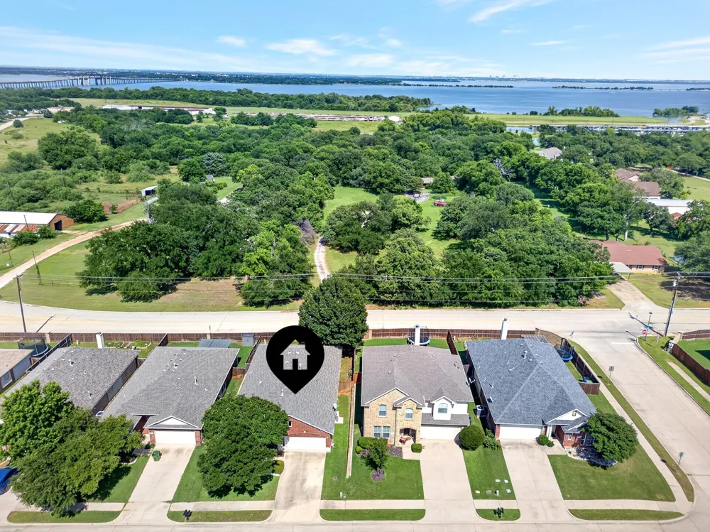 624 Montgomery Drive Lake Dallas, TX 75065
