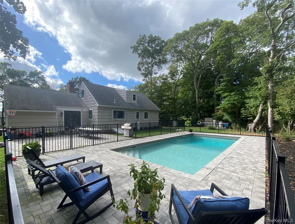 12 Wayne Court Westhampton, NY 11977
