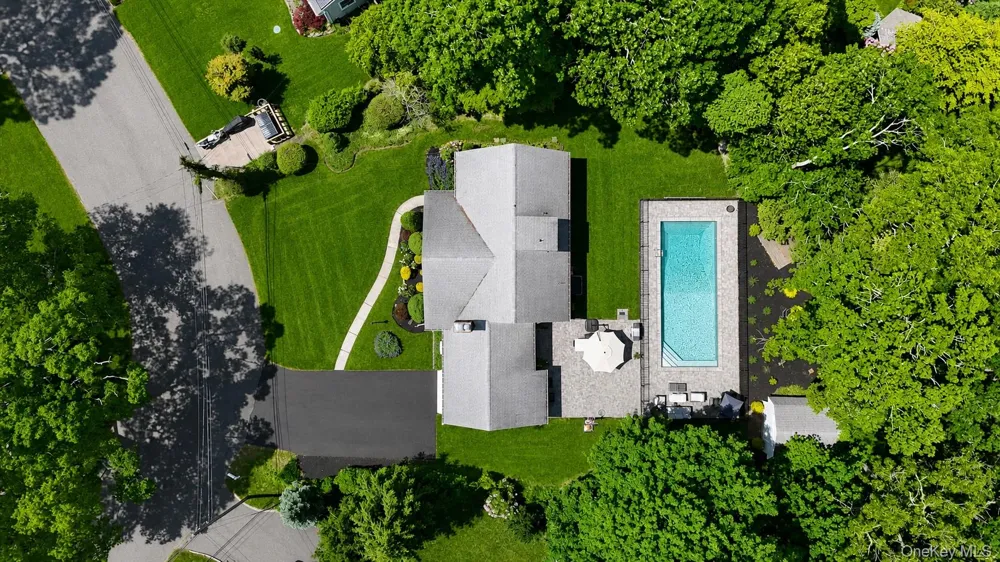 12 Wayne Court Westhampton, NY 11977