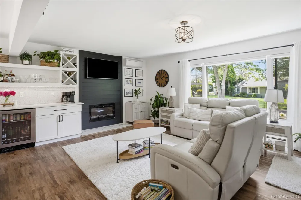 12 Wayne Court Westhampton, NY 11977