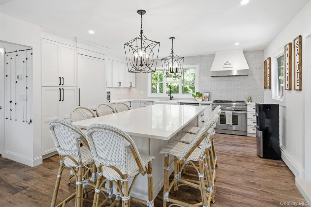 12 Wayne Court Westhampton, NY 11977