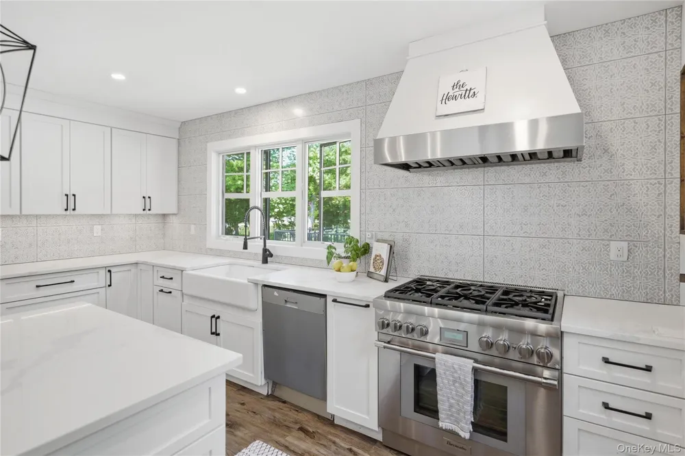 12 Wayne Court Westhampton, NY 11977
