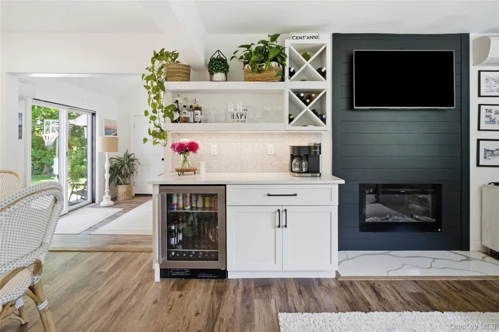 12 Wayne Court Westhampton, NY 11977