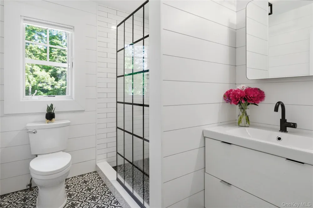 12 Wayne Court Westhampton, NY 11977
