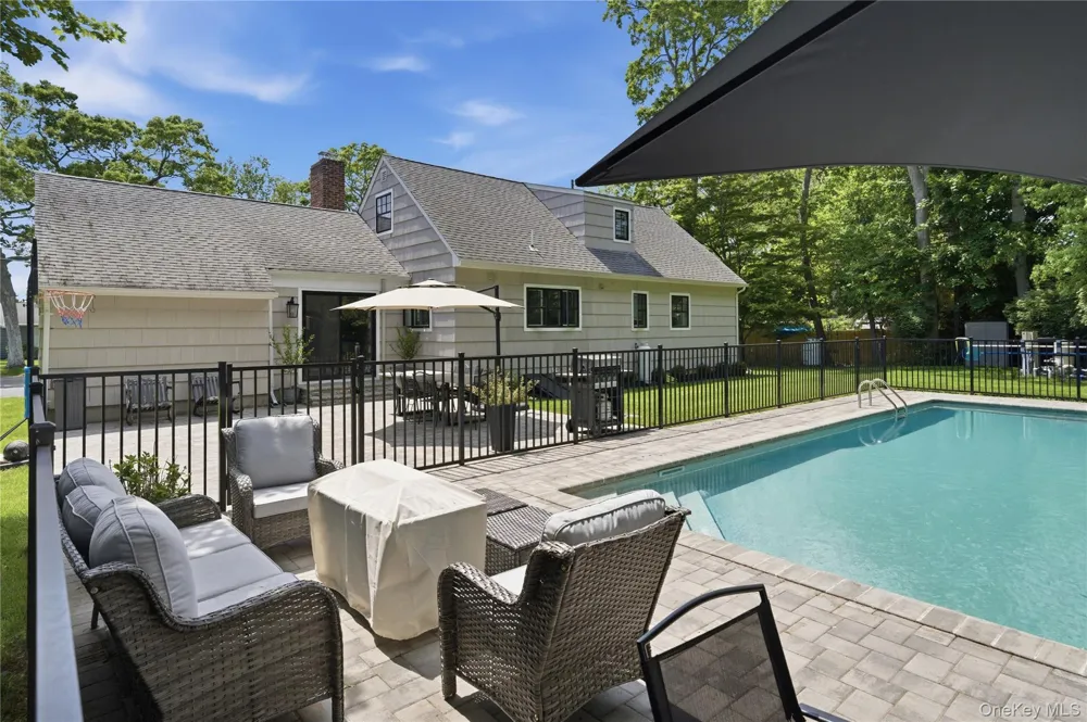 12 Wayne Court Westhampton, NY 11977
