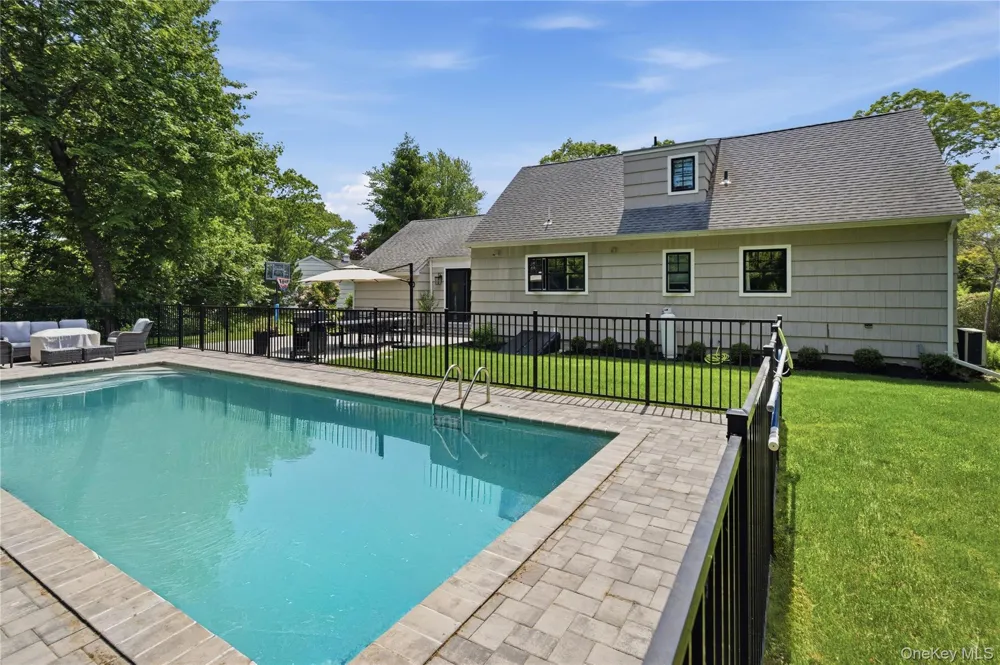 12 Wayne Court Westhampton, NY 11977