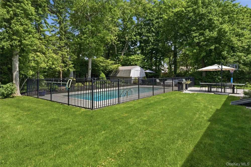 12 Wayne Court Westhampton, NY 11977