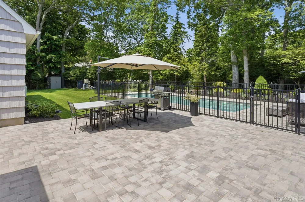 12 Wayne Court Westhampton, NY 11977