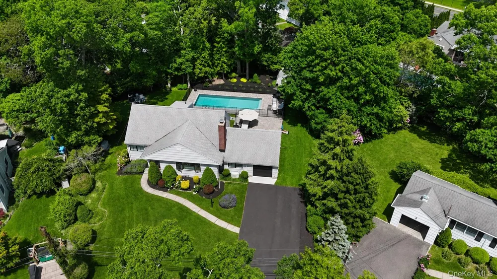 12 Wayne Court Westhampton, NY 11977