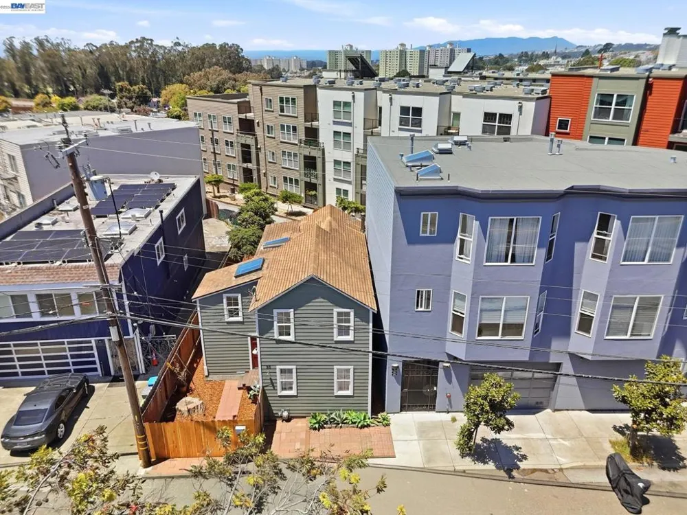 30 Niantic Ave San Francisco, CA 94132