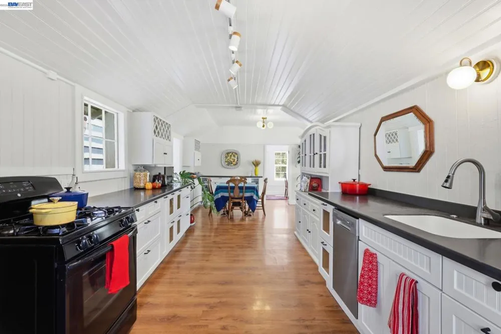 30 Niantic Ave San Francisco, CA 94132
