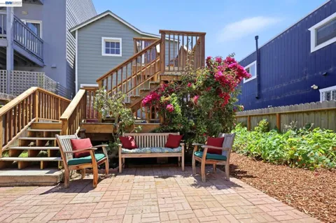 30 Niantic Ave