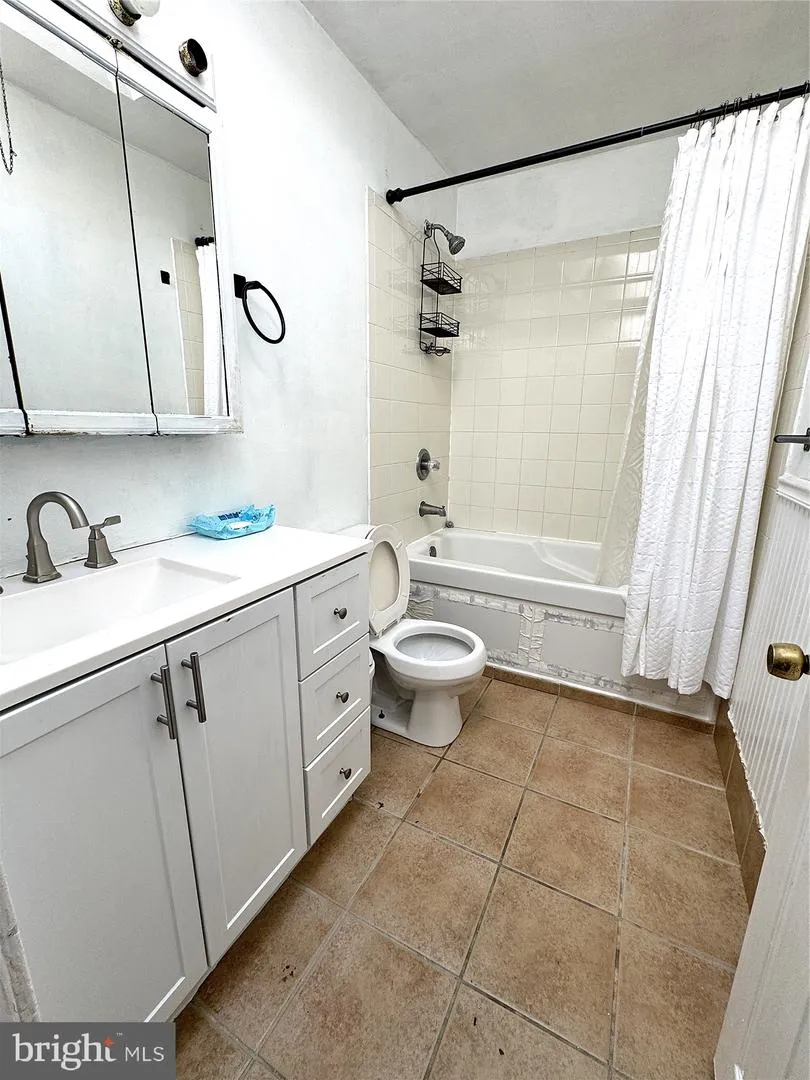 3215 PRINCETON AVENUE Philadelphia, PA 19149