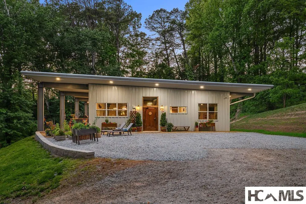 129 Lyle Street Street Franklin, NC 28734