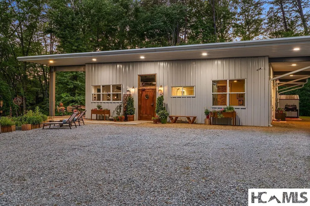129 Lyle Street Street Franklin, NC 28734
