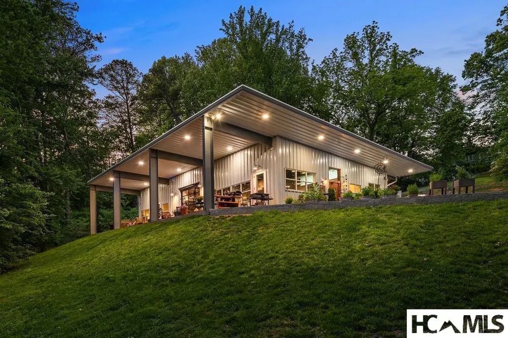 129 Lyle Street Street Franklin, NC 28734