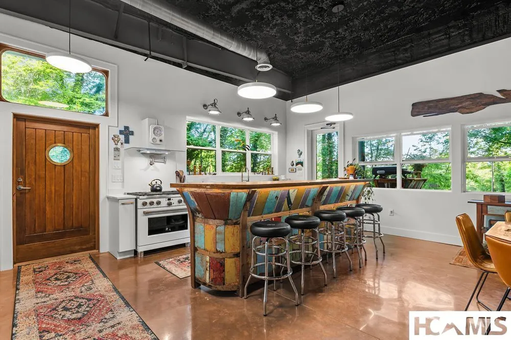 129 Lyle Street Street Franklin, NC 28734
