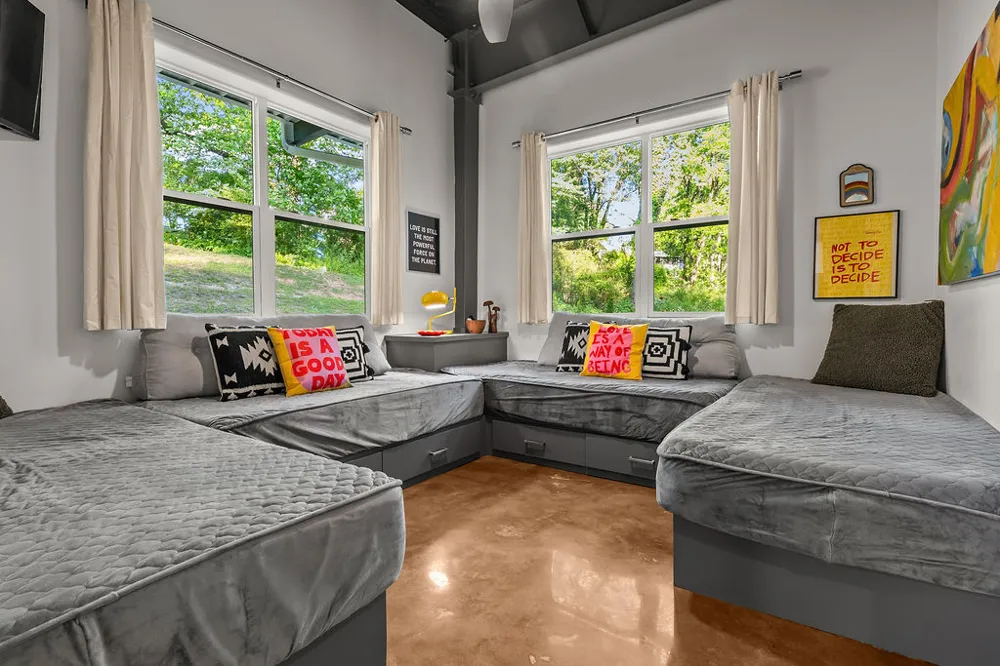 129 Lyle Street Street Franklin, NC 28734