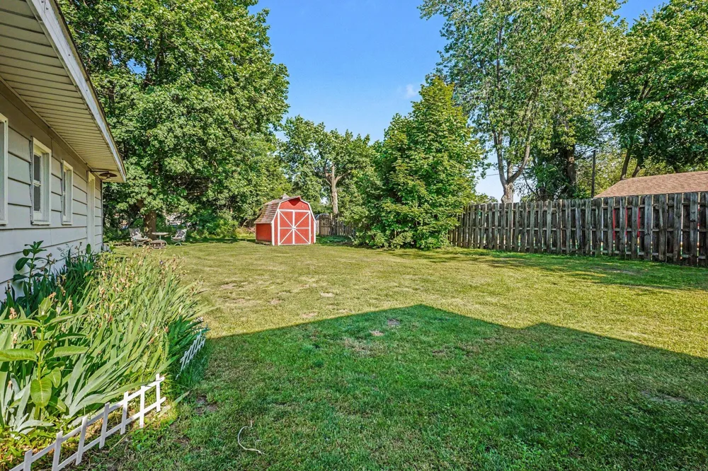 15 Church Street Hartford City, MI 49057