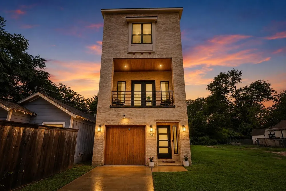 908 Muncie Avenue Dallas, TX 75212