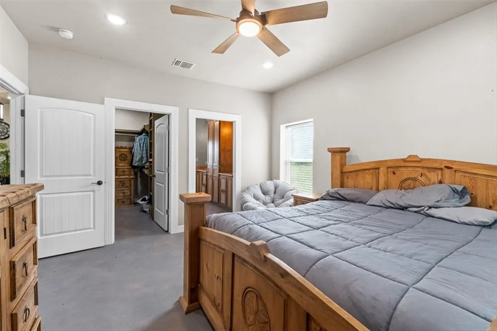 207 S Charles Street George West, TX 78022