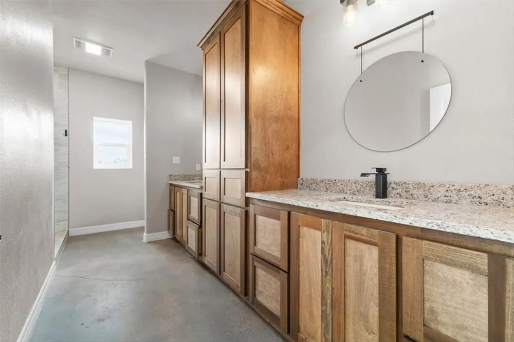 207 S Charles Street George West, TX 78022
