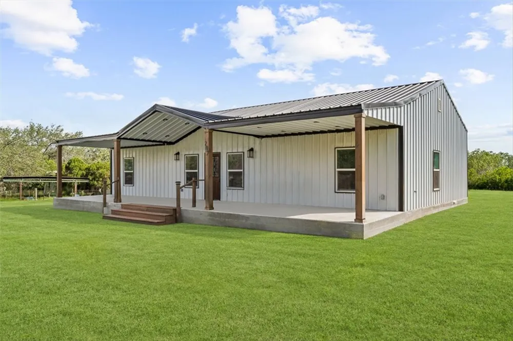 207 S Charles Street George West, TX 78022