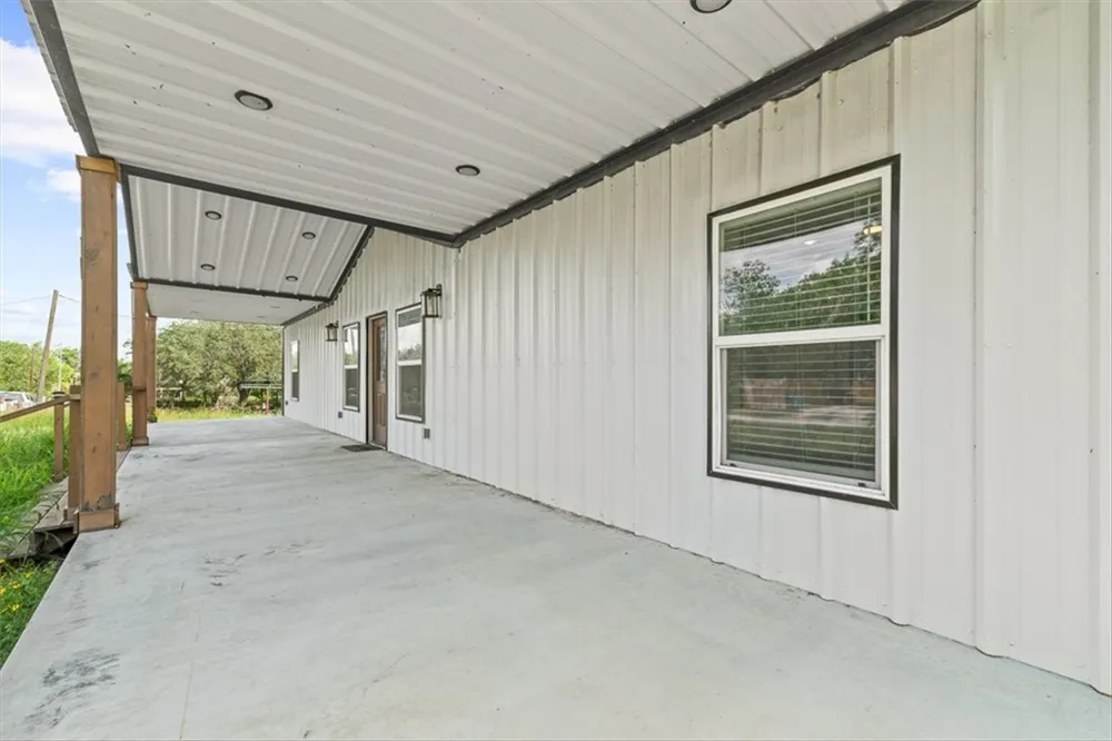 207 S Charles Street George West, TX 78022