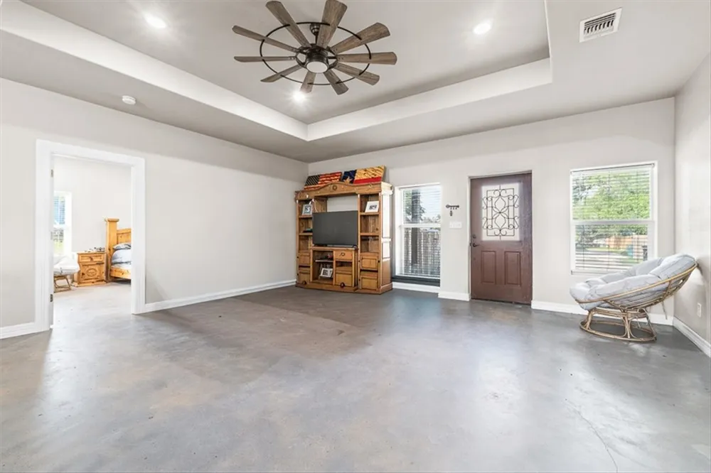 207 S Charles Street George West, TX 78022