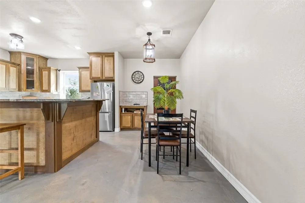 207 S Charles Street George West, TX 78022