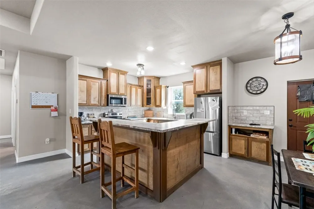207 S Charles Street George West, TX 78022