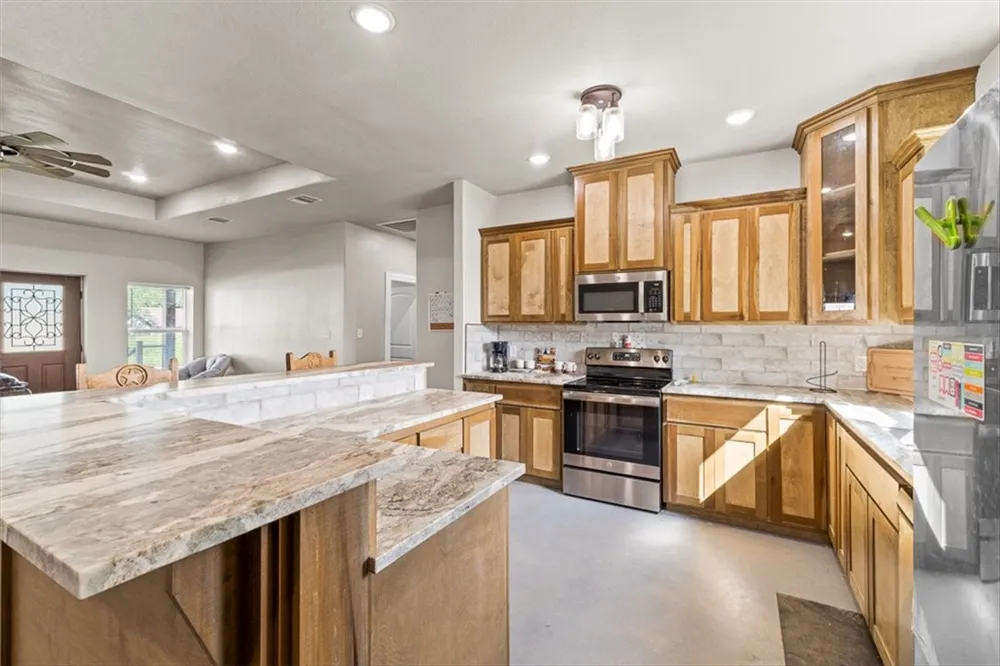 207 S Charles Street George West, TX 78022