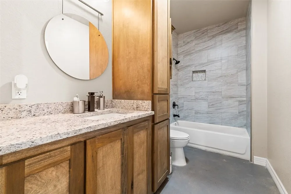 207 S Charles Street George West, TX 78022