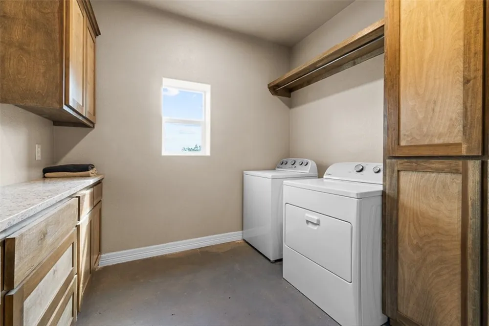 207 S Charles Street George West, TX 78022