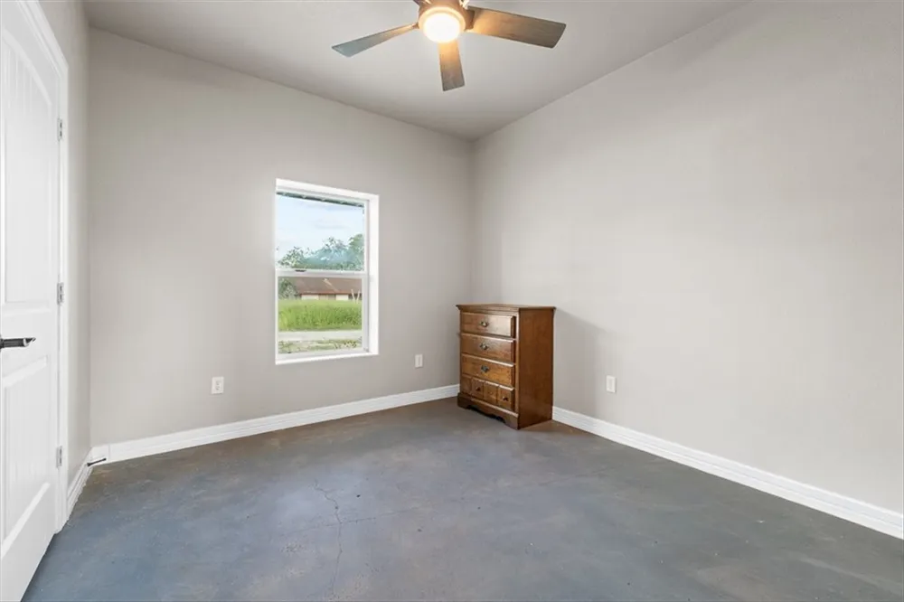 207 S Charles Street George West, TX 78022