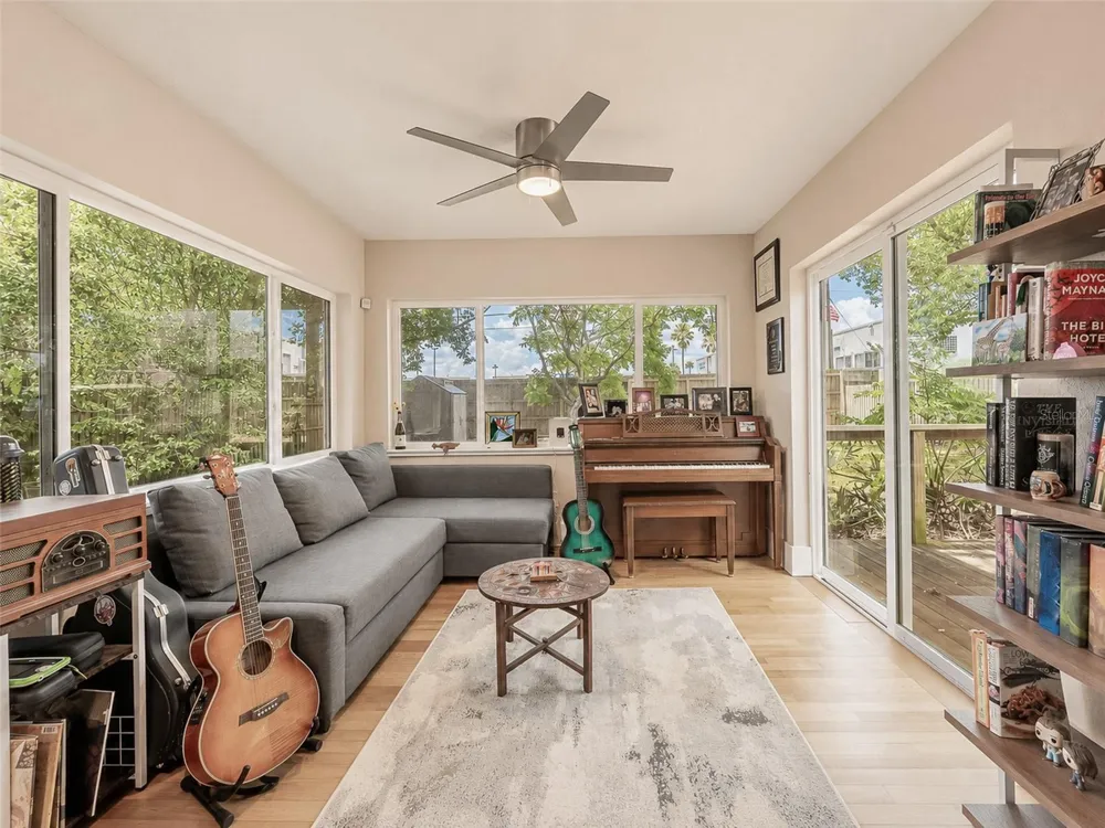 304 E JERSEY STREET Orlando, FL 32806