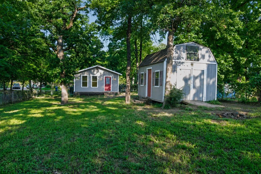 1001 Leaning Oak Drive Tool, TX 75143