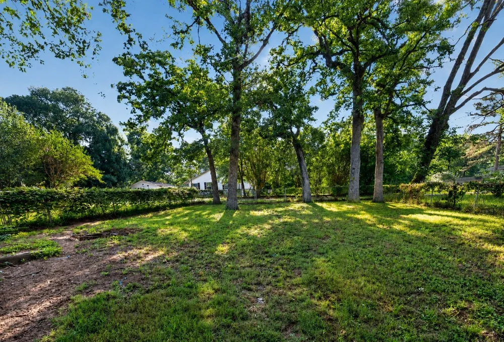 1001 Leaning Oak Drive Tool, TX 75143