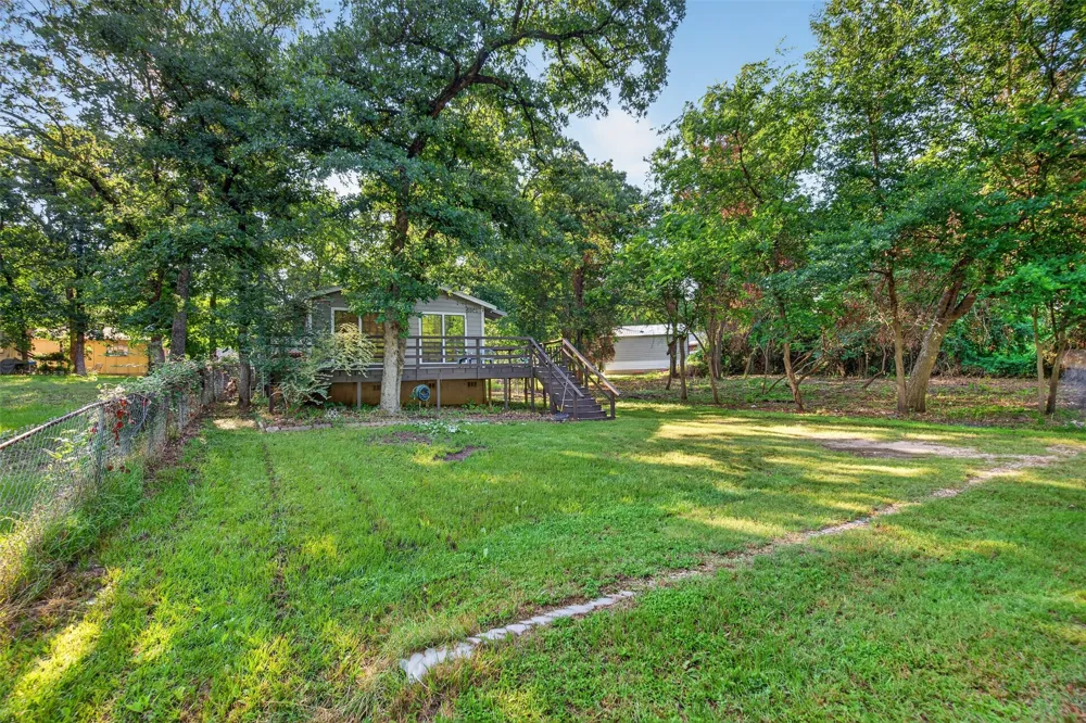 1001 Leaning Oak Drive Tool, TX 75143